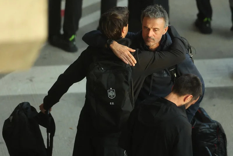 西班牙隊兵敗卡達，教練Luis Enrique在返國後遭西班牙足協拔掉帥位。【AFP授權】