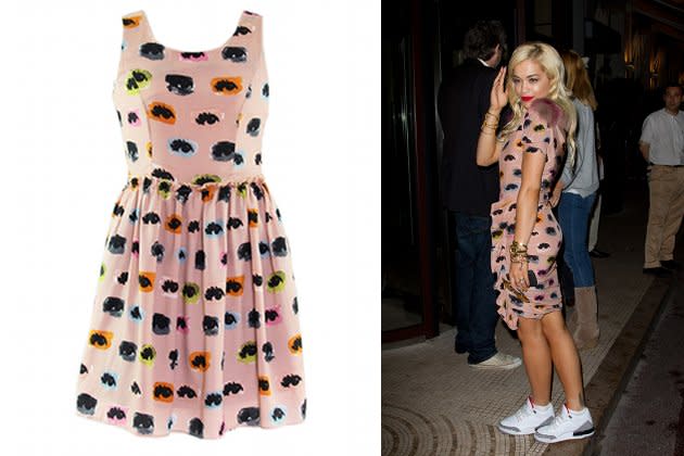 Romwe verkauf schon jetzt das Rip-Off von Rita Oras Kleid von Moschino Cheap & Chic (Bilder via www.romwe.com, Getty Images)