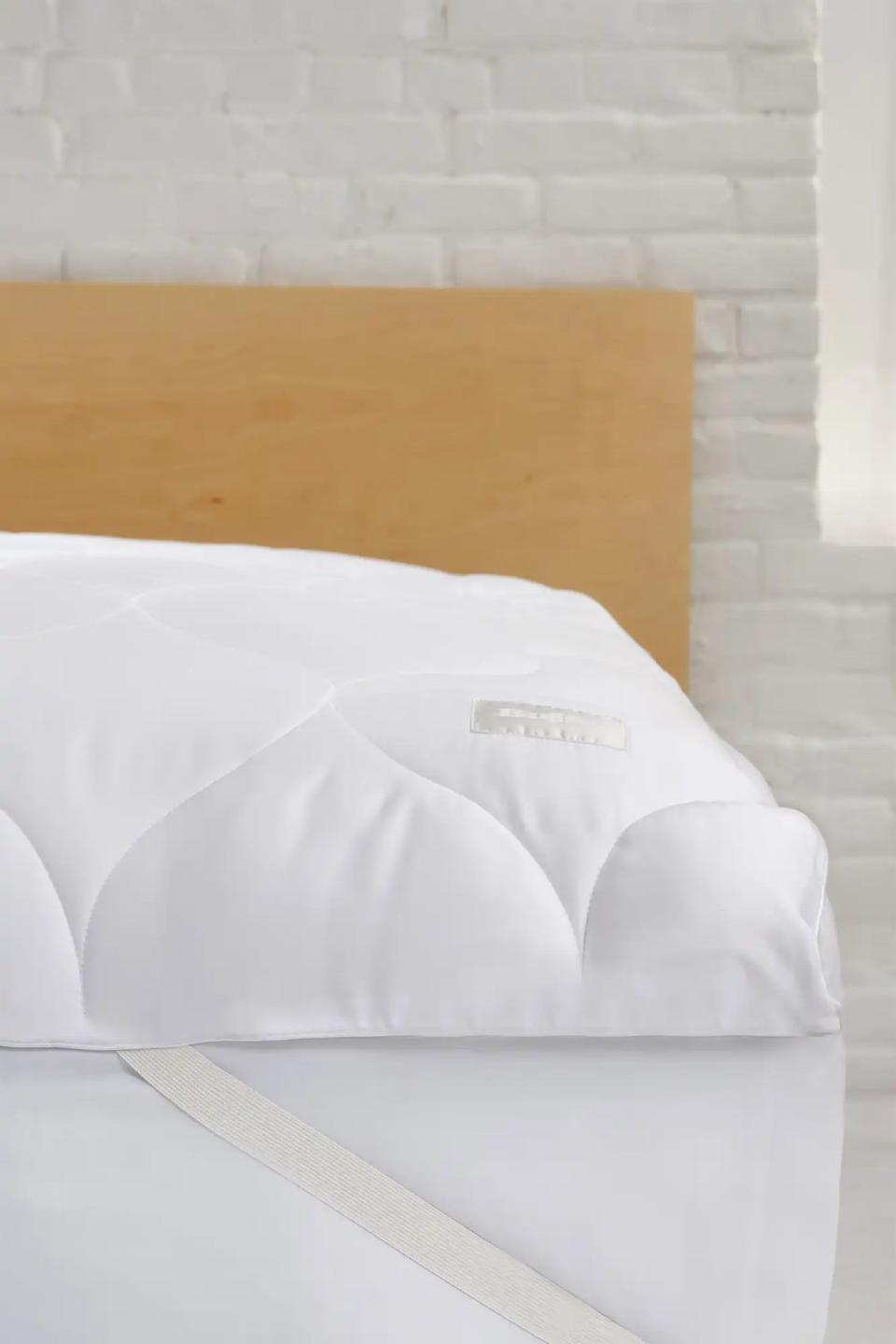 <p><a href="https://clicks.trx-hub.com/xid/hearstcorp_9eb67_hbu?q=https%3A%2F%2Fbuffy.co%2Fproducts%2Fmattress-protector%2F31767818797154&p=https%3A%2F%2Fwww.housebeautiful.com%2Fshopping%2Fg44693102%2Fbest-cooling-mattress-toppers%2F&utmSource=yahoo-us&utmCampaign=69&utmMedium=syn" rel="nofollow noopener" target="_blank" data-ylk="slk:Shop Now;elm:context_link;itc:0;sec:content-canvas" class="link ">Shop Now</a></p><p>Plushy Mattress Protector</p><p>$103.20</p><p>buffy.co</p><span class="copyright">Buffy</span>