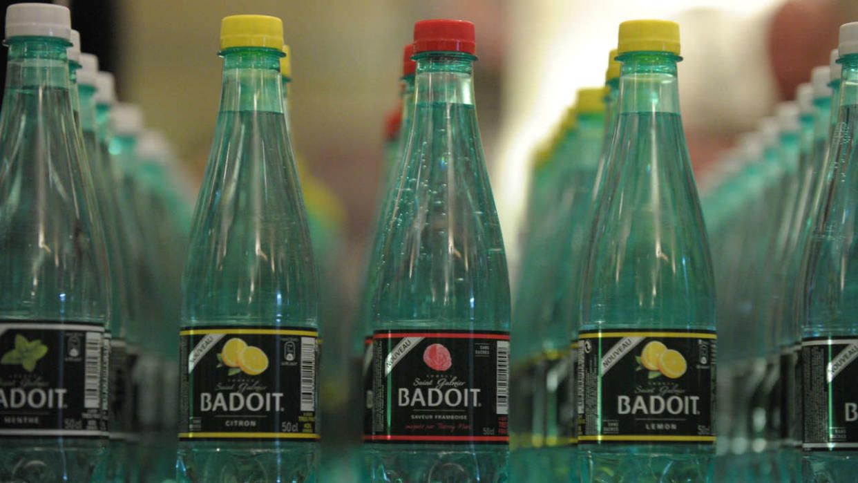 A vew of bottles of Badoit of French dairy food giant Danone taken in Paris on February 20, 2014.     AFP PHOTO ERIC PIERMONT (Photo by Eric PIERMONT / AFP)