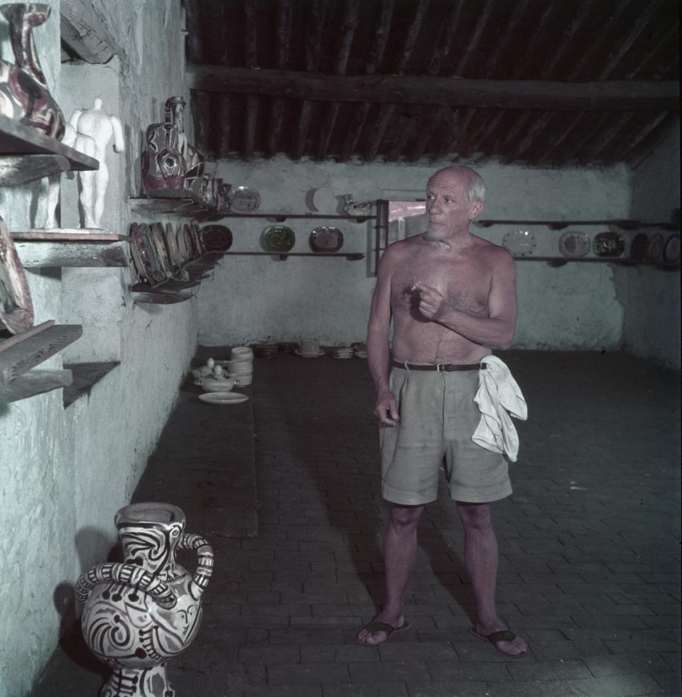 Pablo Picasso reviewing ceramics in Vallauris, 1949.