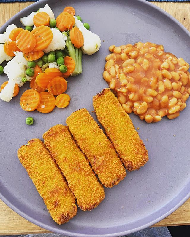 9) Fish fingers with beans and those weird crinkle cut carrots