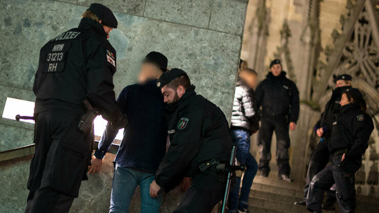 In Berlin liegt die Beweislast im Fall von Diskriminierungsvorwürfen nun bei der Polizei. Foto: dpa