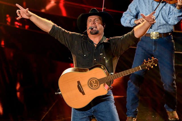 Kevin Mazur/BBMA2020/Getty Garth Brooks