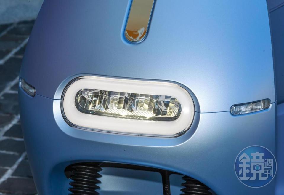 搭載Class D汽車等級LED大燈，亮度更高、照度更廣。