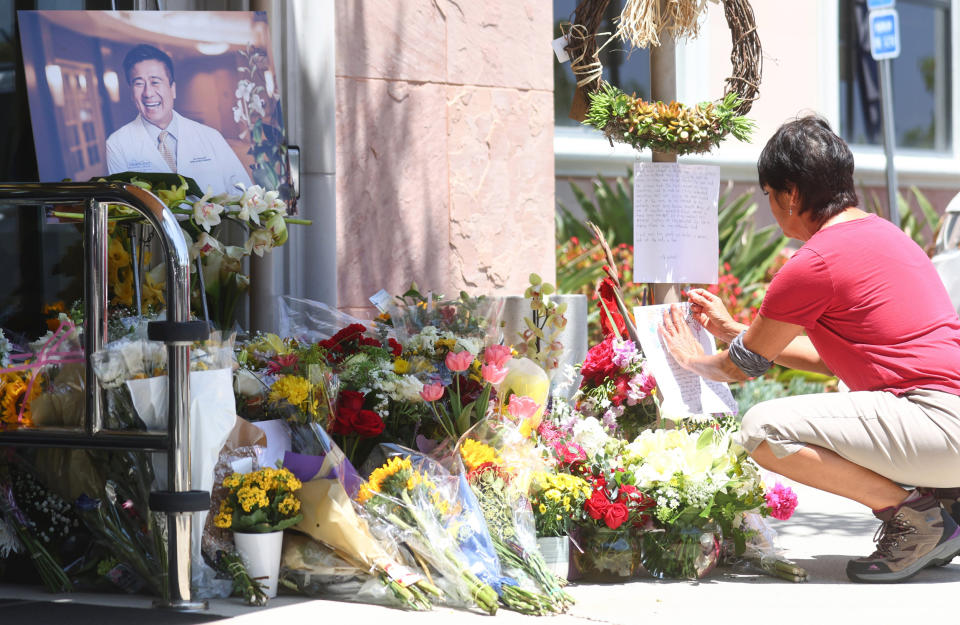 A person attaches a note at a memorial for Dr. John Cheng (Mario Tama / Getty Images file)