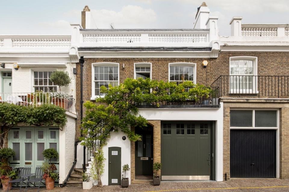 Holland Park Mews, W11 (Knight Frank)