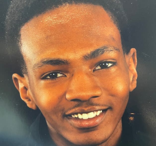 美國俄亥俄州阿克倫一名非裔男子沃克2022年6月遭警方連開 90 多槍，最終身中 60 槍身亡。   圖 : 翻攝自臉書