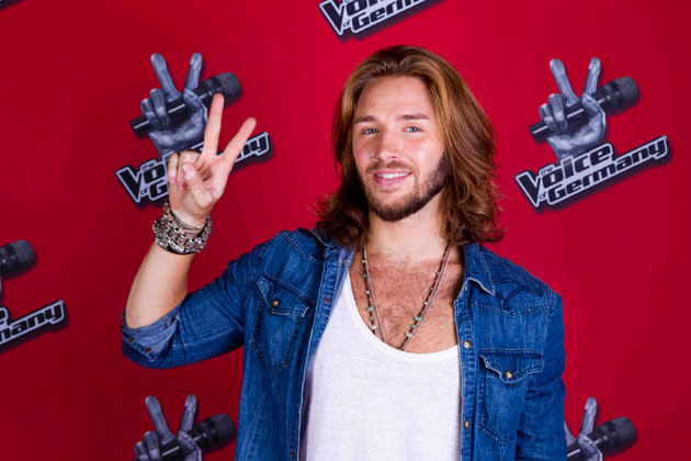 <b>Gil Ofarim (30) </b> <p> Ex-Teenie-Star Gil glückte nach zehn Jahren Auszeit auf der „The Voice“-Bühne ein Comeback: Souverän und mit Rock‘n’Roll in der Stimme schmetterte er "Crazy" von Gnarls Barkely. Willkommen im Team von Dr. Ton! Auch nach den Battles geht der Traum für Gil weiter, er ist in den Liveshows.</p>