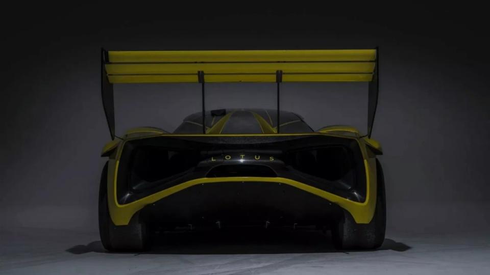 超大的尾翼也讓人感到非常特別，未來或許有機會推出Evija X的特仕版本車型給消費者購買。（圖／Lotus提供）