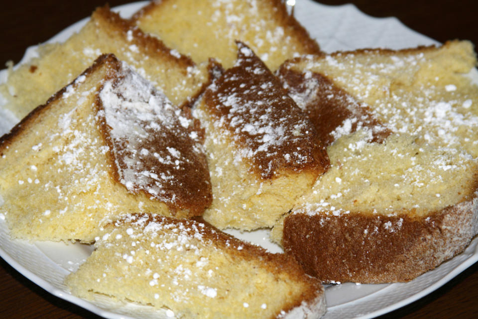 E’ in profonda crisi la Melegatti, la storica azienda veronese che produce il leggendario pandoro. Debiti, stipendi non pagati da mesi e il rischio di chiudere i battenti proprio prima di Natale.