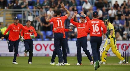 Cricket - England v Australia - NatWest International T20 - SSE SWALEC Stadium, Cardiff, Wales - 31/8/15 England players celebrate the wicket of Australia's Shane Watson Action Images via Reuters / Andrew Boyers Livepic