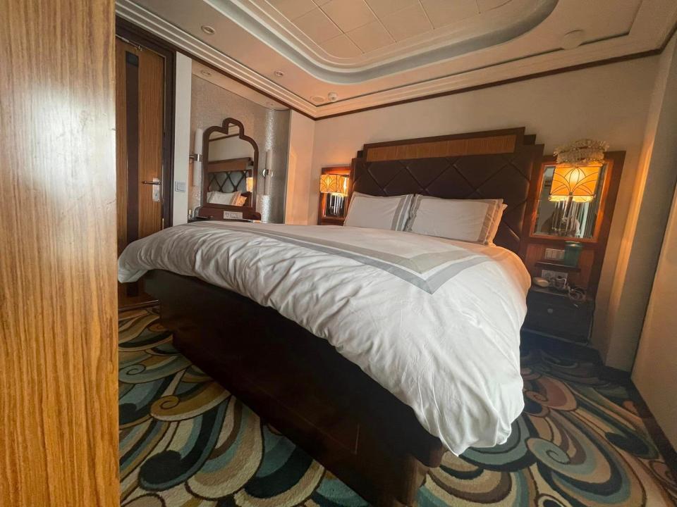 stateroom bed on disney cruise