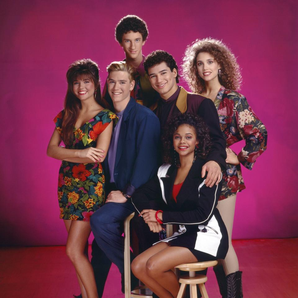 Tiffani-Amber Thiessen, Mark-Paul Gosselaar, Dustin Diamond, Mario Lopez, Elizabeth Berkley and Lark Voorhies in 'Saved by the Bell,' '90s