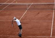 Tennis - French Open - Roland Garros - John Isner of the U.S. v Andy Murray of Britain - Paris, France - 29/05/16. Murray serves. REUTERS/Jacky Naegelen