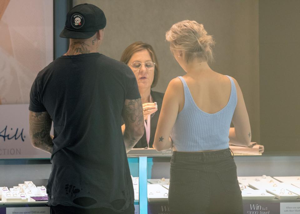 Susie and Todd Carney were spotted at a jewellery store. Photo: Diimex