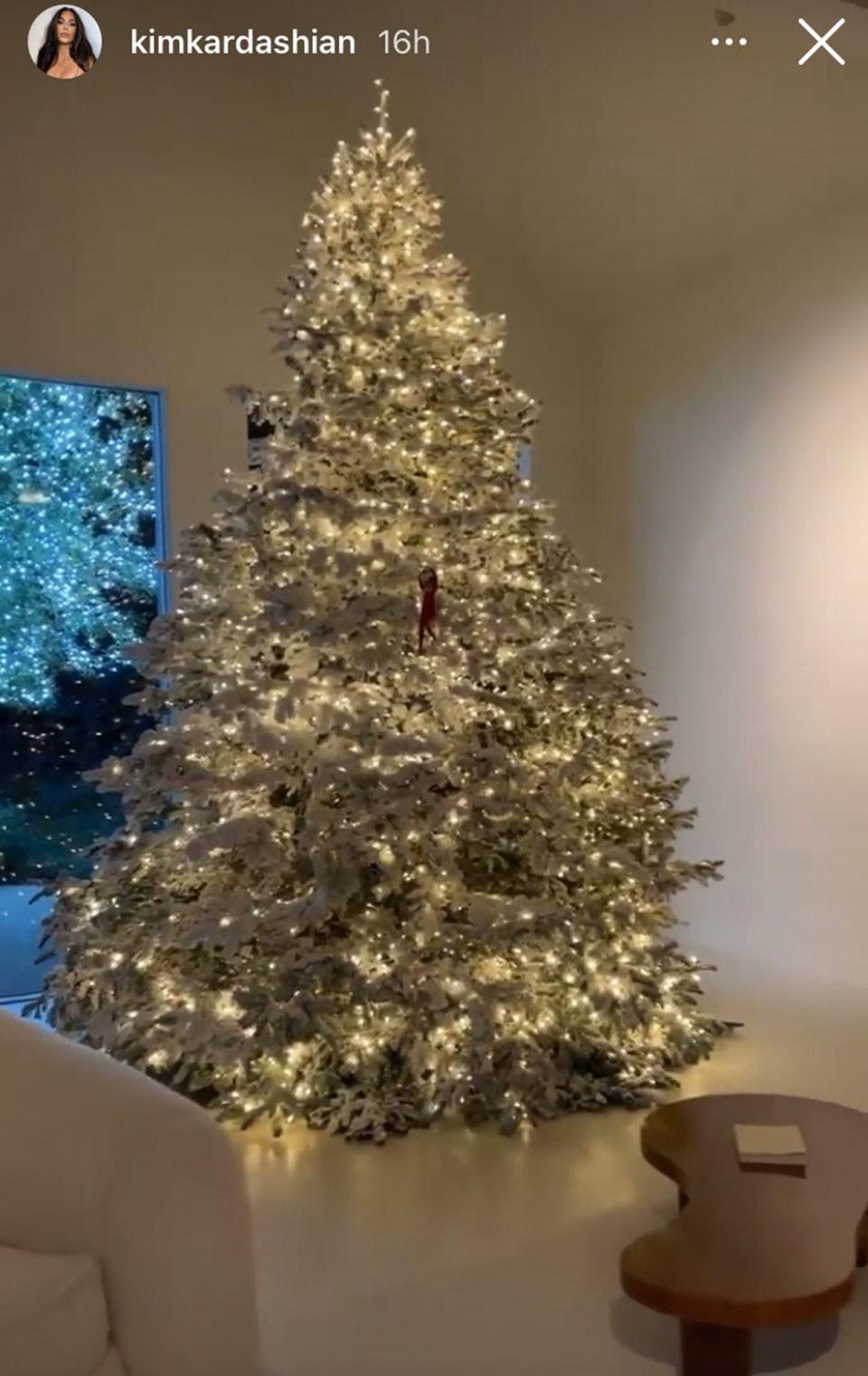 kim kardashian christmas tree