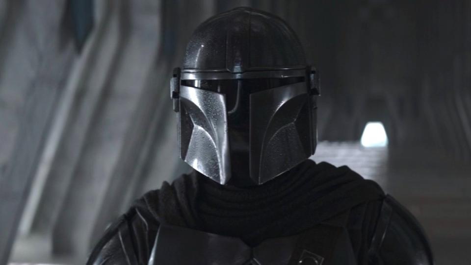 Din Djarin stands before Bo-Katan on The Mandalorian