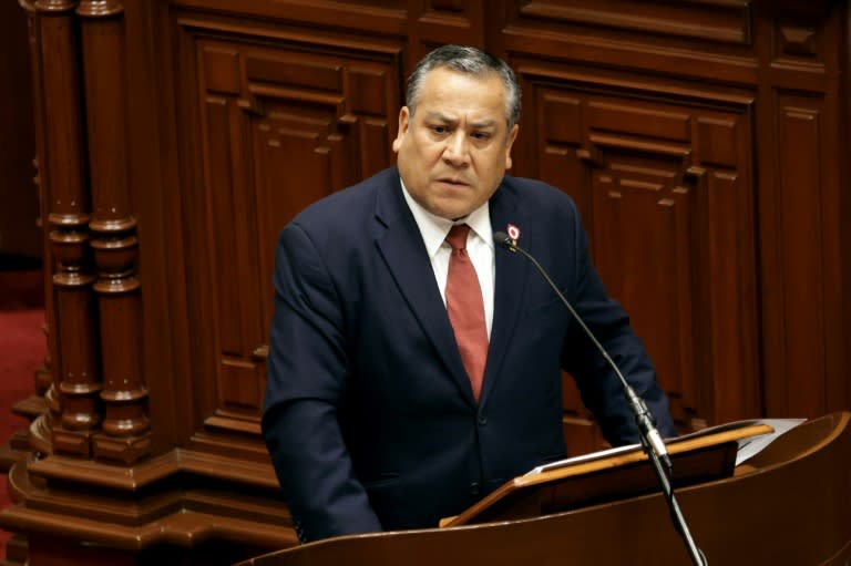 Le Premier ministre péruvien Gustavo Adrianzen expose sa politique générale au Parlement, le 3 avril 2024 à Lima (Juan Carlos CISNEROS)