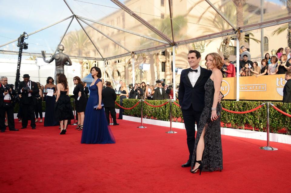 Ty Burrell, left, and Holly Burrell arrive at the 20th annual Screen Actors Guild Awards at the Shrine Auditorium on Saturday, Jan. 18, 2014, in Los Angeles. (Photo by Jordan Strauss/Invision/AP)