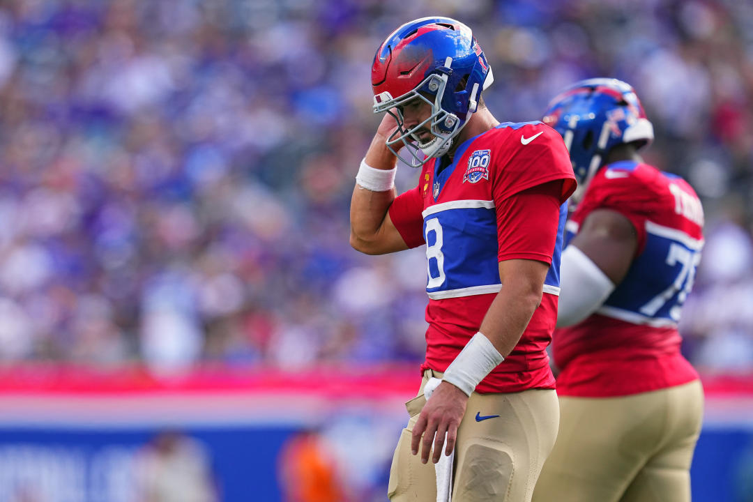 EAST RUTHERFORD, NEW JERSEY – SEPTEMBER 8: Daniel Jones #8 of the New York Giants reacts after throwing an incomplete pass in the fourth quarter of the game against the Minnesota Vikings at MetLife Stadium on September 8, 2024 in East Rutherford, New Jersey. (Photo by Mitchell Leff/Getty Images)