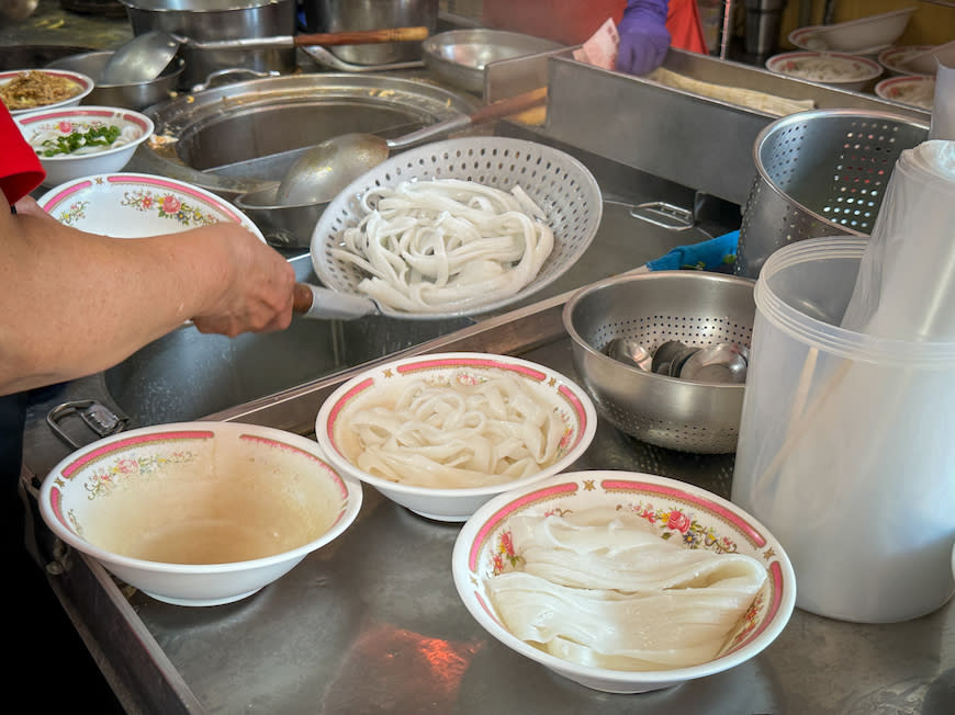 中壢忠貞市場｜大鬍子米干