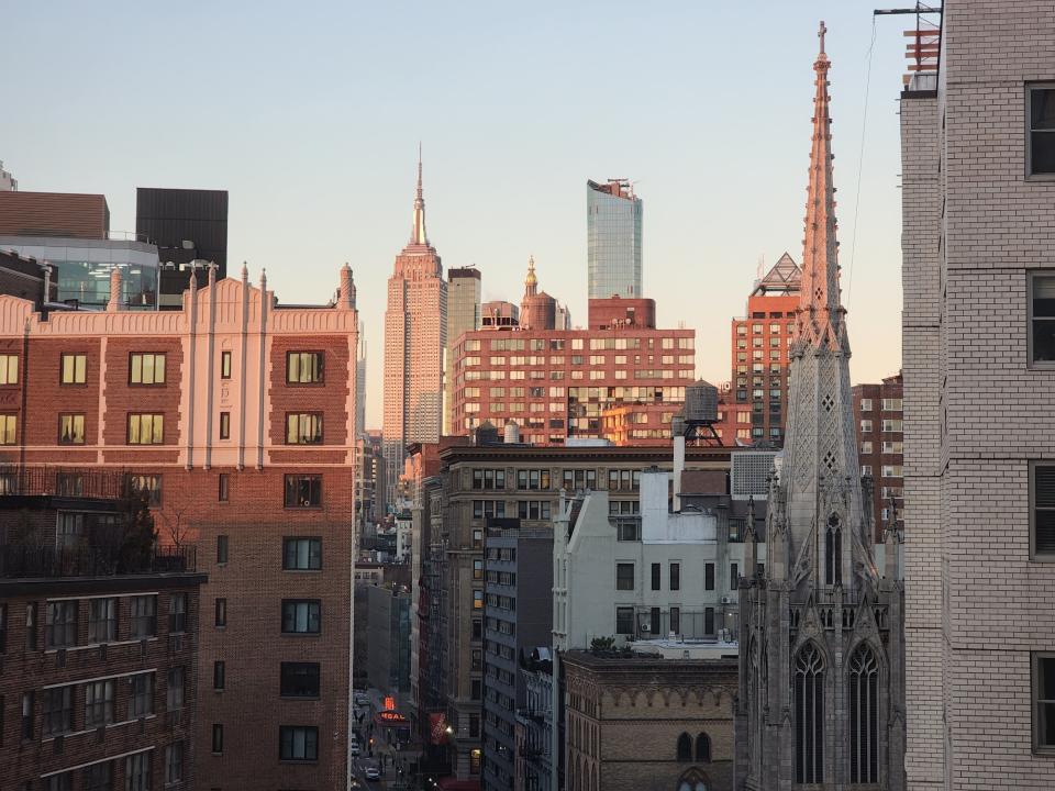 <p>A camera sample from the Galaxy S22 Ultra's camera showing downtown New York at dusk.</p>
