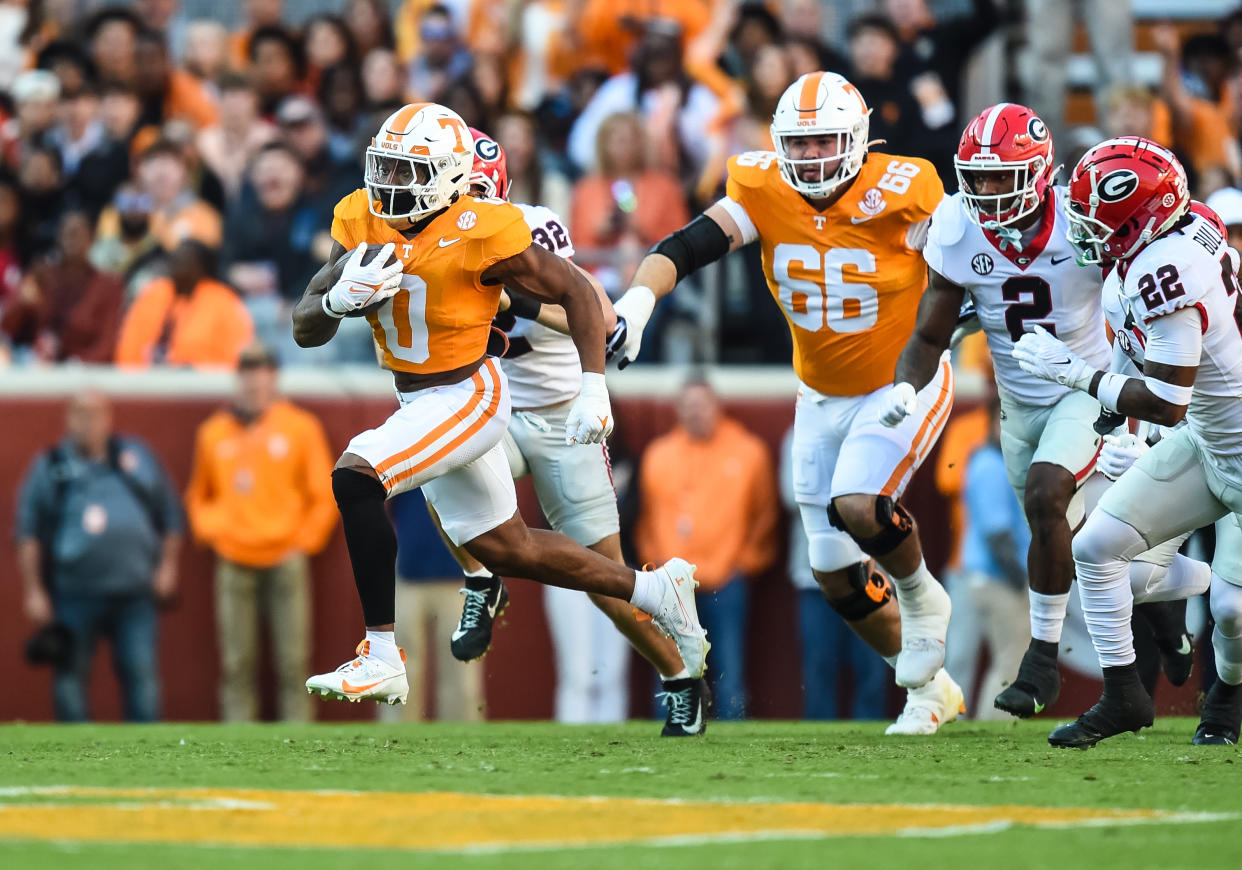 KNOXVILLE, TN - NOVEMBER 18: Tennessee Volunteers running back Jaylen Wright (0) runs with the ball during a college football game between the Tennessee Volunteers and the Georgia Bulldogs on November 18, 2023, at Neyland Stadium, in Knoxville, TN. (Photo by Bryan Lynn/Icon Sportswire via Getty Images)