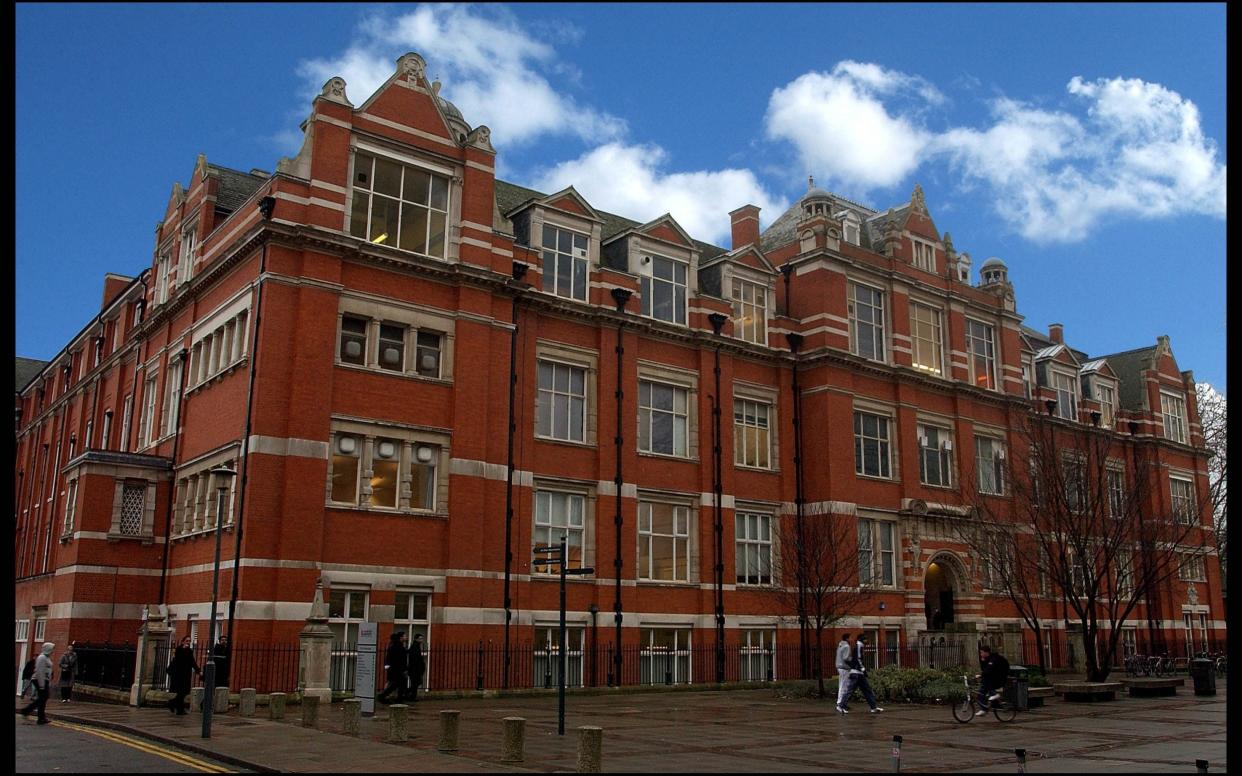 Hawthorn building at Leicester De Montfort University - John Robertson