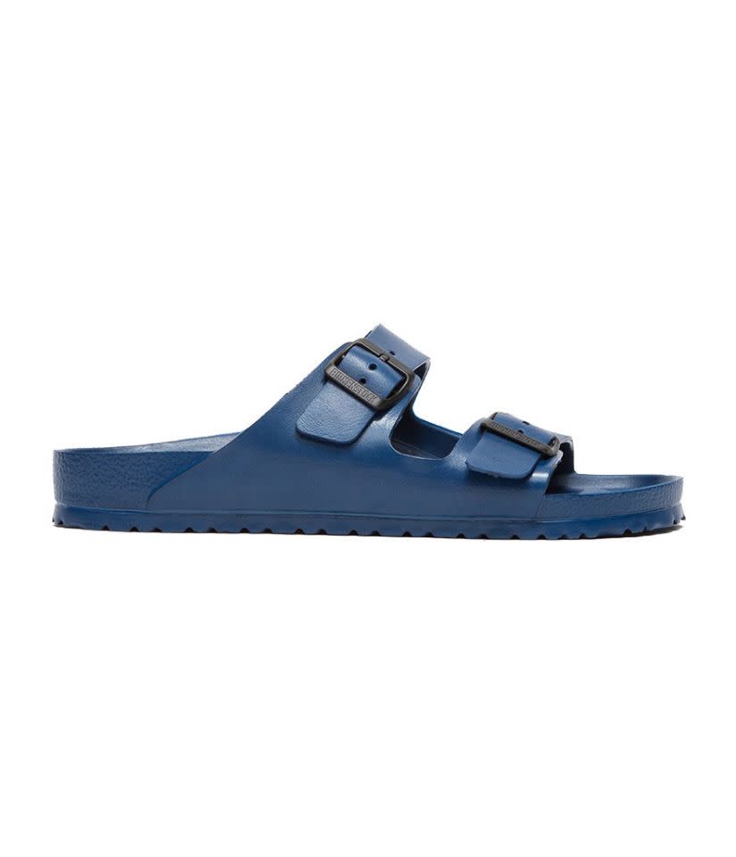 <p>35 $, <a rel="nofollow noopener" href="http://needsupply.com/mens/shoes/casual/arizona-in-navy-eva.html" target="_blank" data-ylk="slk:needsupply.com;elm:context_link;itc:0;sec:content-canvas" class="link ">needsupply.com</a></p>