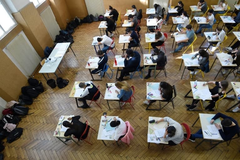 Depuis la réforme du bac en 2019, les enseignants doivent retenir pour l'examen quatre oeuvres parmi douze proposées, une par genre littéraire - FREDERICK FLORIN © 2019 AFP