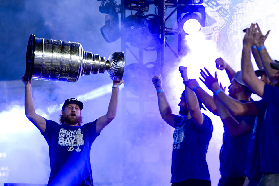 TAMPA, FLORIDA - SEPTEMBER 30: Steven Stamkos #91 of the Tampa Bay Lightning holds the Stanley Cup trophy above his head during the 2020 Stanley Cup Champion rally on September 30, 2020 in Tampa, Florida. (Photo by Douglas P. DeFelice/Getty Images)