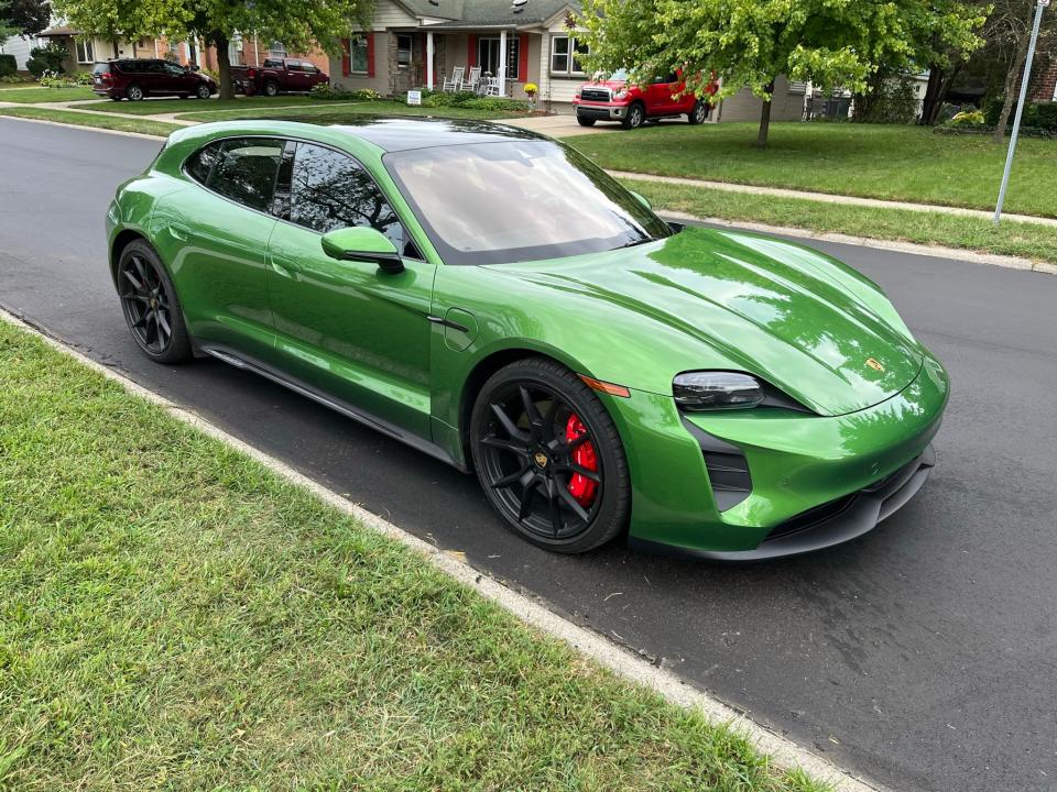 2022 Porsche Taycan GTS Sport Turismo