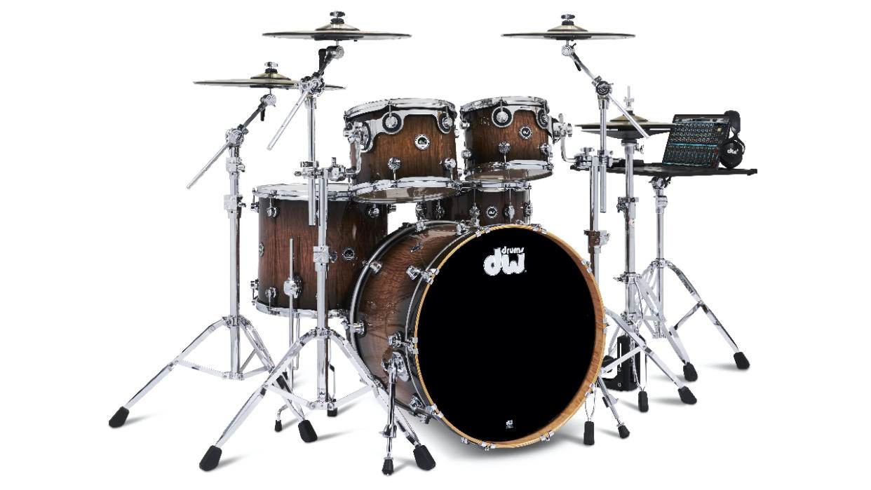  DWe electronic drums. 