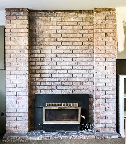 <p><a href="https://www.thehappyhousie.com/old-brick-fireplace-makeover/" data-component="link" data-source="inlineLink" data-type="externalLink" data-ordinal="1" rel="nofollow">The Happy Housie</a></p>