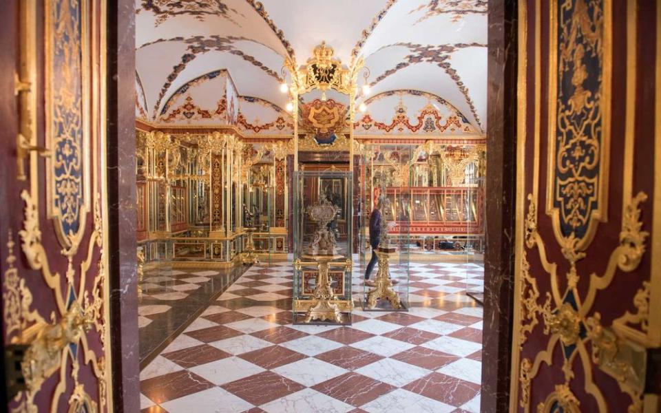 The Jewel Room in the Historic Green Vault in the Dresden Palace of the Dresden State Art Collections | picture alliance/Getty Images