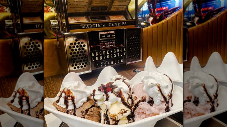 Sundae with jukebox in the background