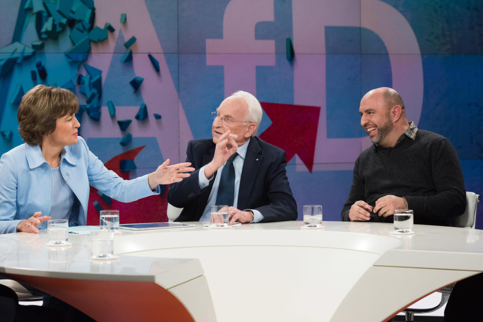 Serdar Somuncu kritisierte die Koalitionsgespräche zwischen SPD und Union. (Bild: ZDF/Jule Roehr)