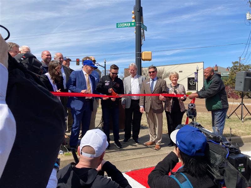 Ricky Stenhouse Jr. cuts the ribbon for Stenhouse Lane along with Olive Branch Mayor Ken Adams and various aldermen.
(Photo: Gina Butkovich / The Commercial Appeal)