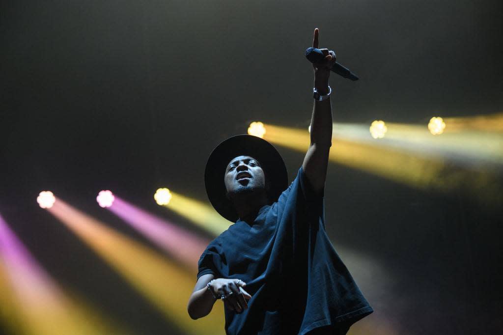 En concert au Stade de France, le rappeur Soprano a apporté son soutien à « tous ceux qui descendent la rue », pour manifester contre la réforme des retraites ou pour les conditions de travail des soignants.