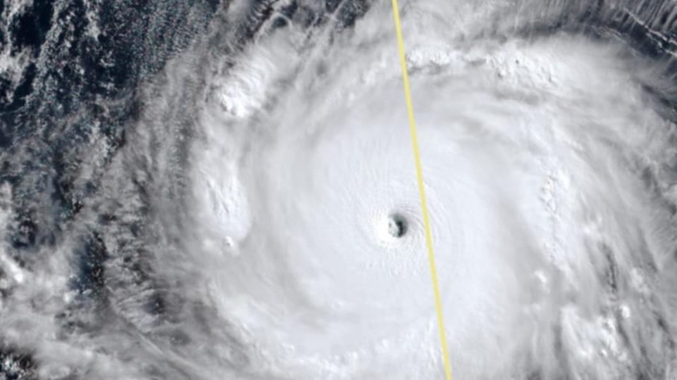 氣象局長鄭明典表示，目前瑪娃開始進入颱風發展強度的高峰期。（圖／翻攝鄭明典臉書）
