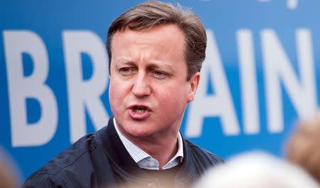 Britain's Prime Minister David Cameron talks to supporters at Abingdon and Witney College in Abingdon, southern England April 4, 2015. REUTERS/Leon Neal/Pool