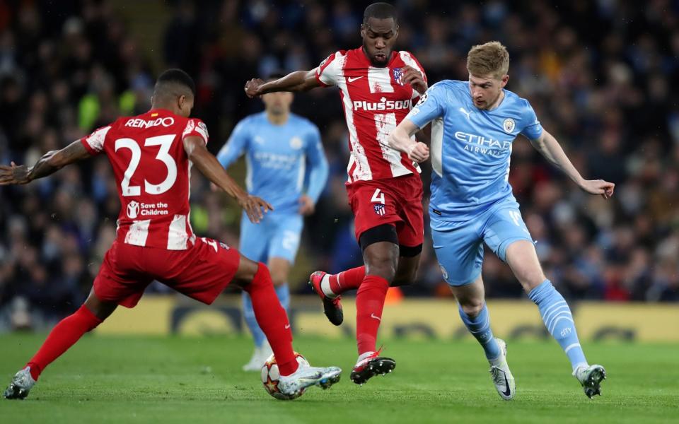 Kevin De Bruyne of Manchester City is challenged by Geoffrey Kondogbia and Reinildo Mandava of Atletico Madrid during the UEFA Champions League Quarter Final Leg One match between Manchester City and Atletico Madrid -  Jan Kruger - UEFA/UEFA via Getty Images