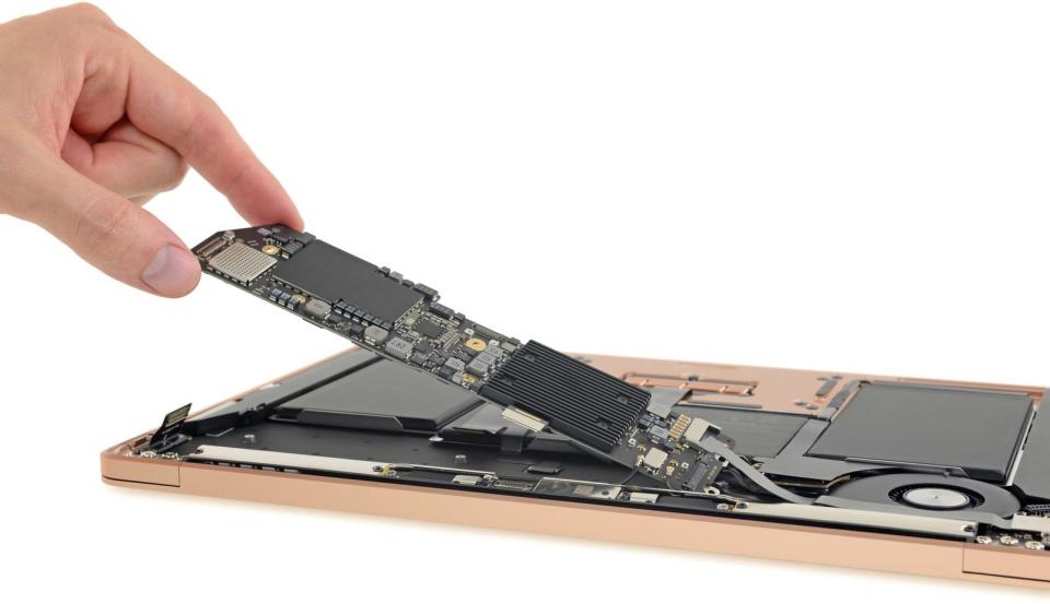 You know the drill -- new hardware arrives and iFixit pulls it apart. Apple's