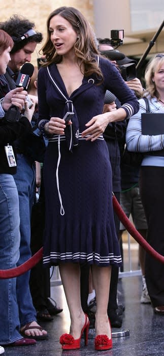 sarah-jessica-parker-navy-blue-knitted-dress