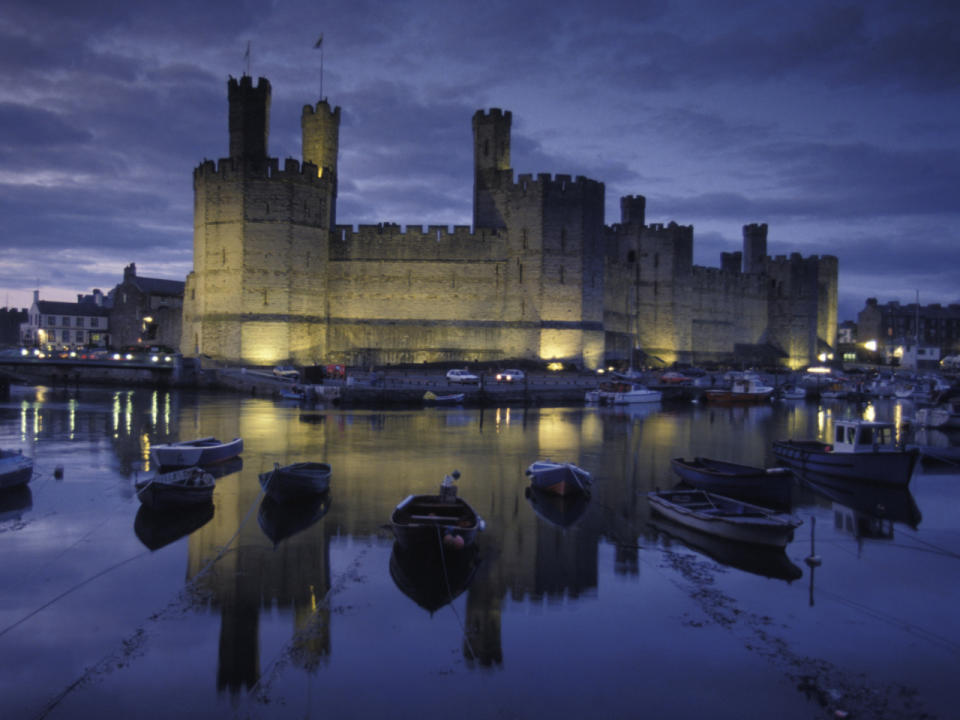 Die Umgebung kann sich ebenfalls sehen lassen. Das berühmte Caernarfon Castle ist nur wenige Kilometer von dem Haus entfernt. (Bild-Copyright: ddp Images)