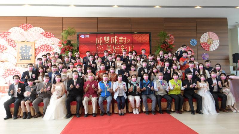 彰化縣聯合婚禮在成美文化園　王惠美親自為32對新人證婚