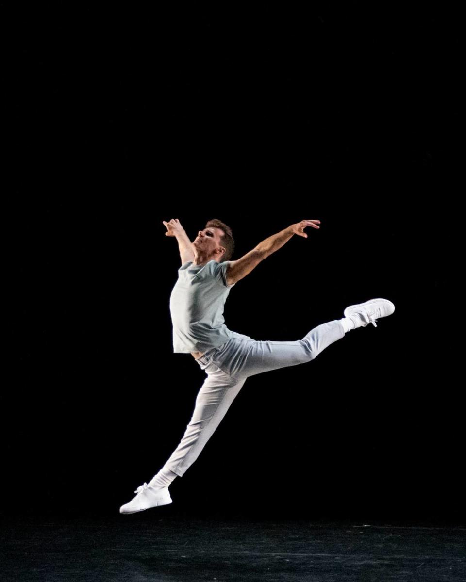 Eli Alford en “Become a Mountain”, coreografía de Justin Peck.