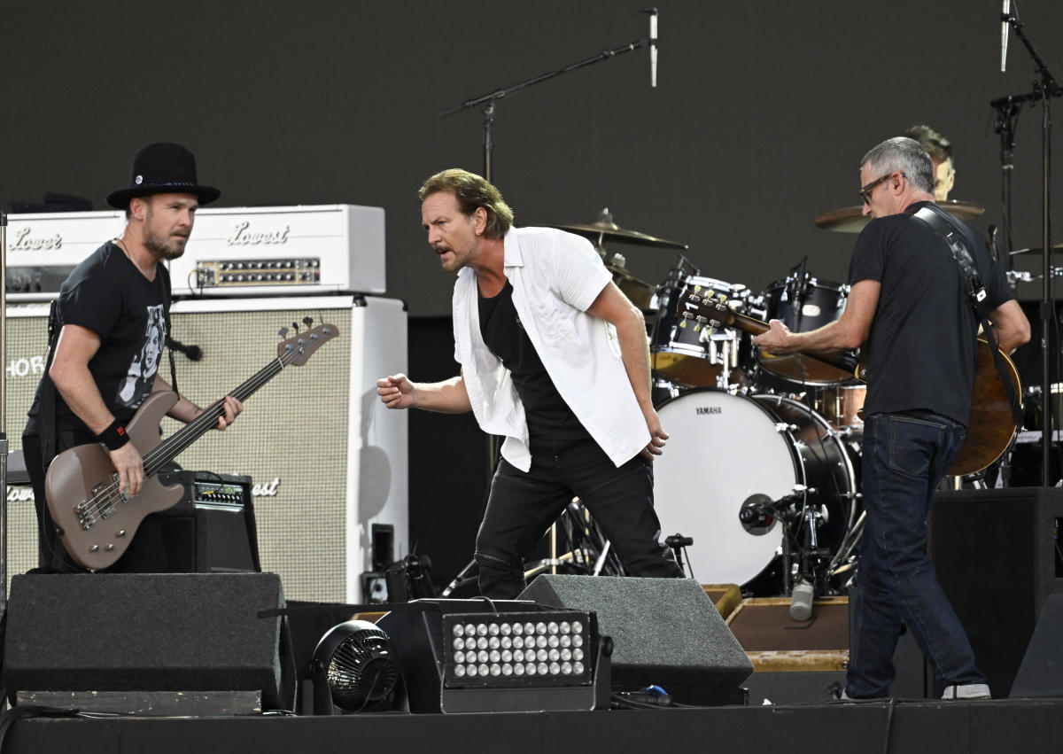 Pearl Jam concluded its Gigaton tour with a pair of shows in Austin