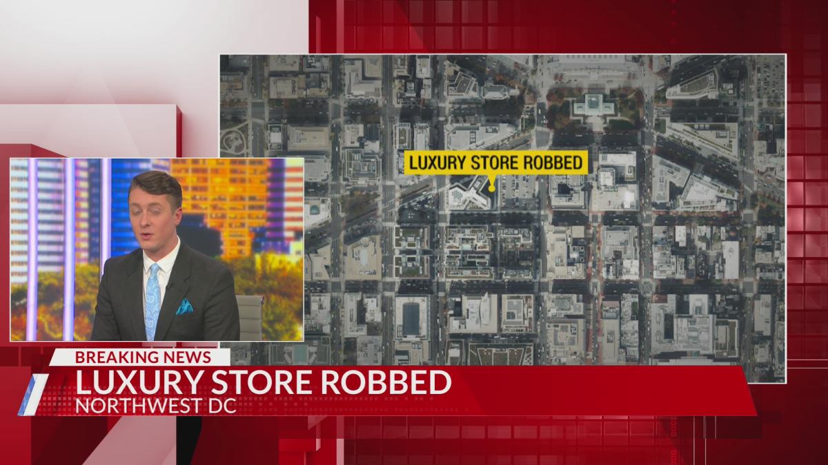 W. Bellfort Boulevard liquor store robbery: Woman assaulted while robbery  suspect steals cash from register, police say - ABC13 Houston